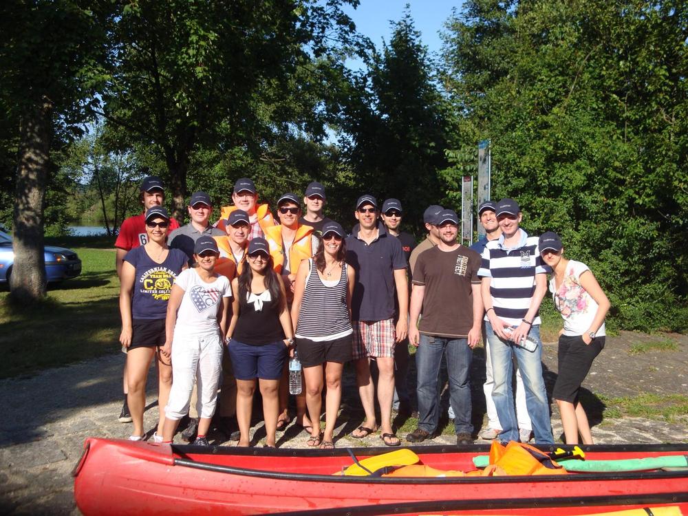 Sportliches Teamevent bei strahlendem Sonnenschein mit den Kollegen der Valentum Engineering